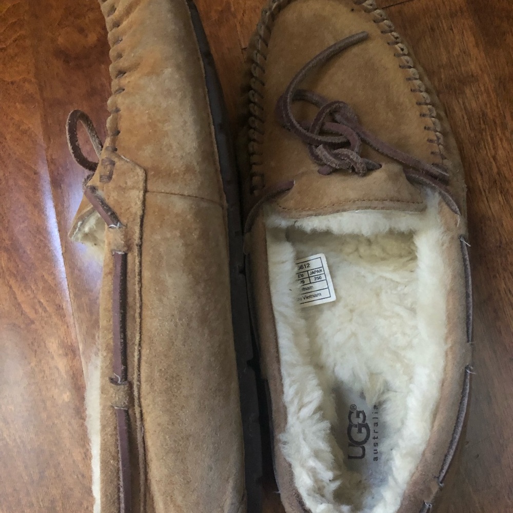 Move-out sale!!! Flats from UGG